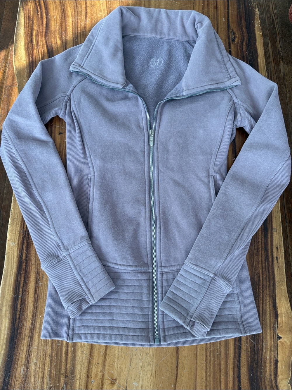 LULULEMON zip-up sweatshirt with with thumb holes